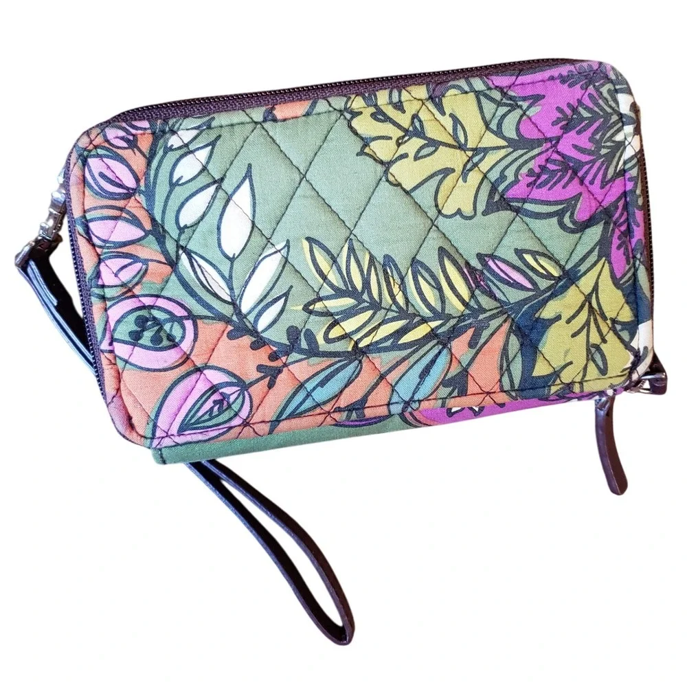 Vera Bradley Quilted Wristlet Wallet Vera Pattern Multi Color Green‎ Pink Purple